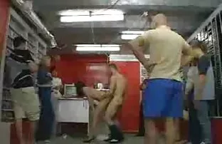 XXX 4ハード労働者は大きなハードコックを粉砕 女性 向け av 一徹