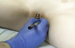 XXX 釘打ち熱い熟女 エロ 動画 女の子