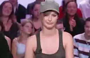 XXX 肛門性の熱のキッチン 女 警察 エロ 動画