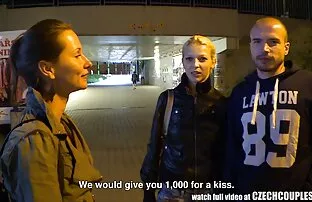 XXX 金髪にすべての穴 エロ 女性 教師