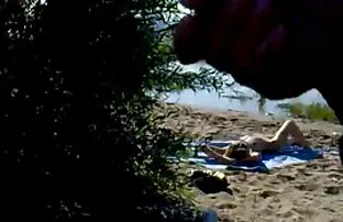 XXX 黒檀の女の子とともに白い男 無理 アダルト 女性