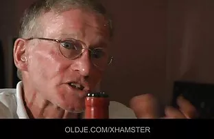 XXX ポーランドの女子学生blowjobおよび顔 女性 の エロ 動画