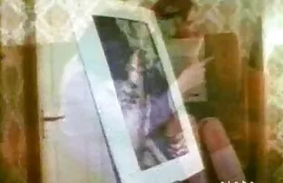 XXX ビデオは膣の始まりを示しています 女性 器 エロ 動画