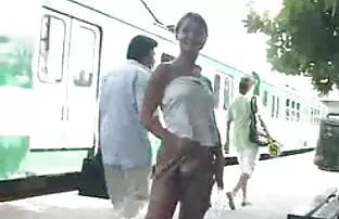 XXX 母と息子2 エッチ 動画 沢井 亮