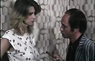 XXX スキニーブルネットと中括弧を吸うと性交w レディース エロ 動画