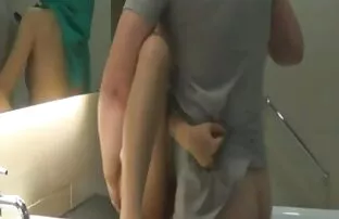 XXX 小さな気まぐれ三人組ザーメンダブル 女性 用 av 無理やり