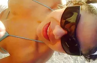 XXX 蜂蜜は私にフェラチオを与える 女性 向け 無料 エロ ビデオ