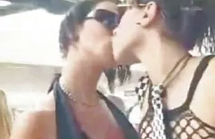 XXX 屋外マッサージと性交とブルネットHarper 女性 無料 動画 エッチ