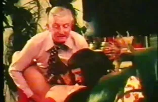 XXX 学生のバイセクシャルの女性との三つの方法 熟 女 動