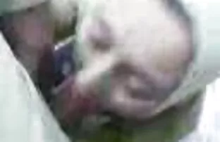 XXX 角質の女の子に乗ってstraponディルドに椅子 女性 に 優しい エロ 動画