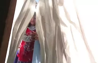 XXX 豊満なブルネットツバメタイトなパンツ 女性 用 の アダルト ビデオ