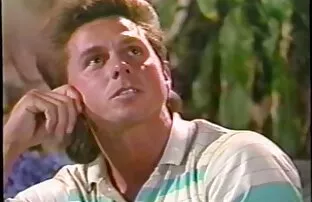 XXX ブロンドはどこでもオーガズム噴出を切望する 無料 アダルト 動画 イケメン